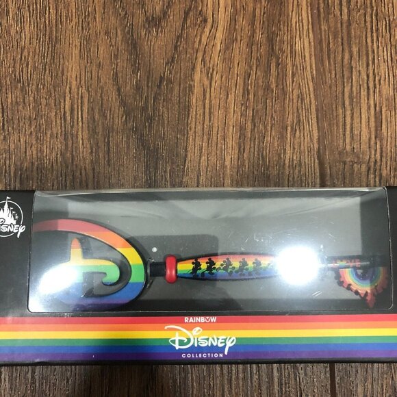 Mickey Mouse Collectible Key Rainbow Collection Disney Store  NEW SEALED - Picture 2 of 8